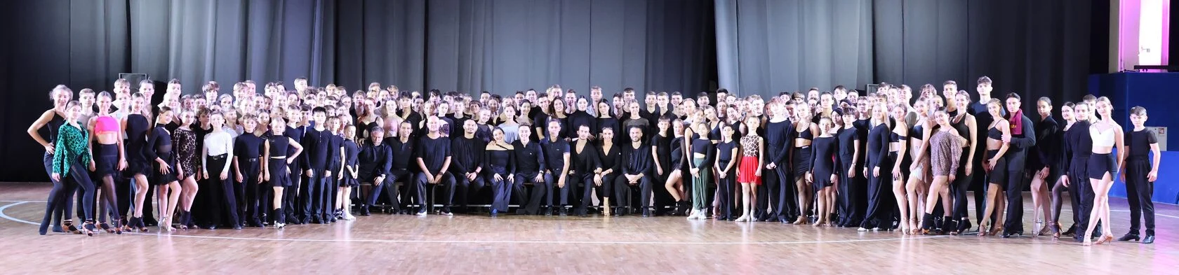 Участники прошлых сборов Turbo Camp на общей фотографии
